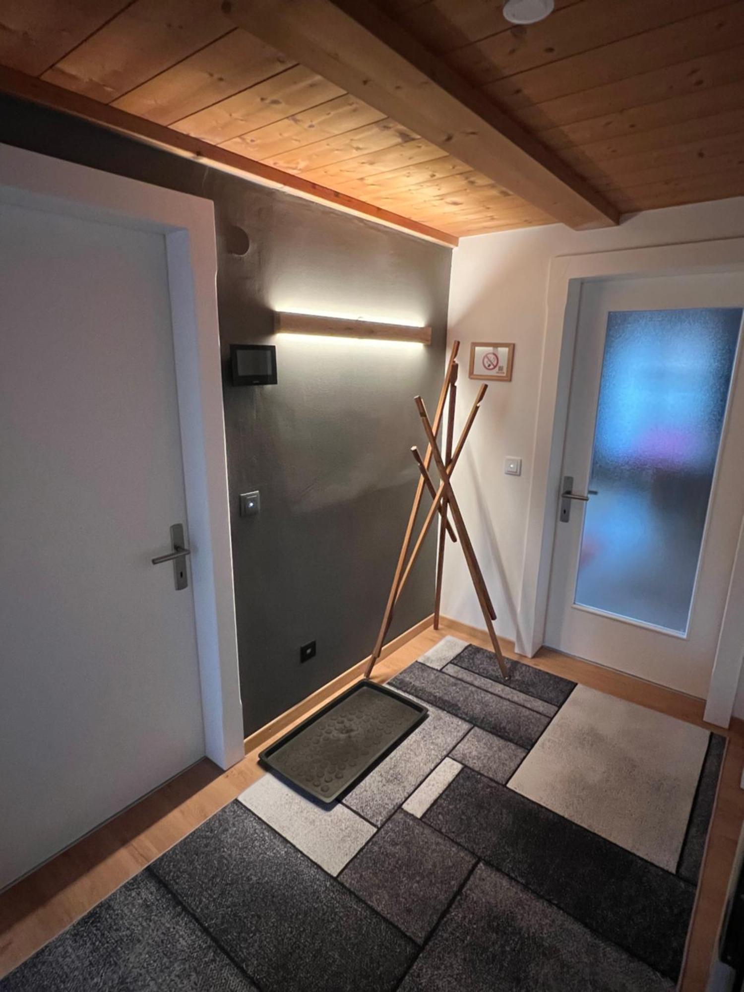 Crimson Cottage Apartments Dornbirn Zimmer foto